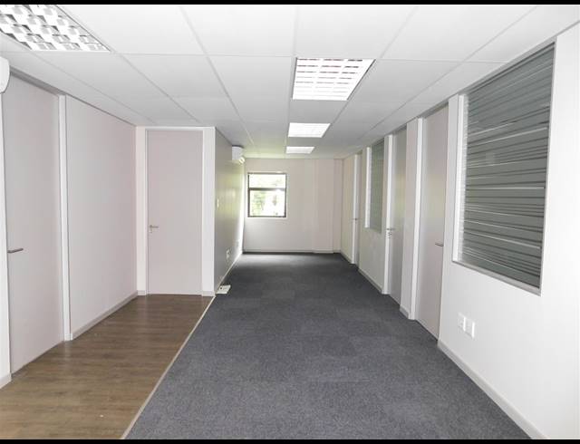 122M² OFFICE TO LET IN RANDPARK RIDGE